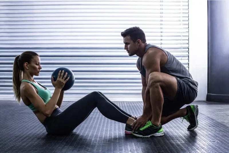 cuanto cobra un entrenador personal