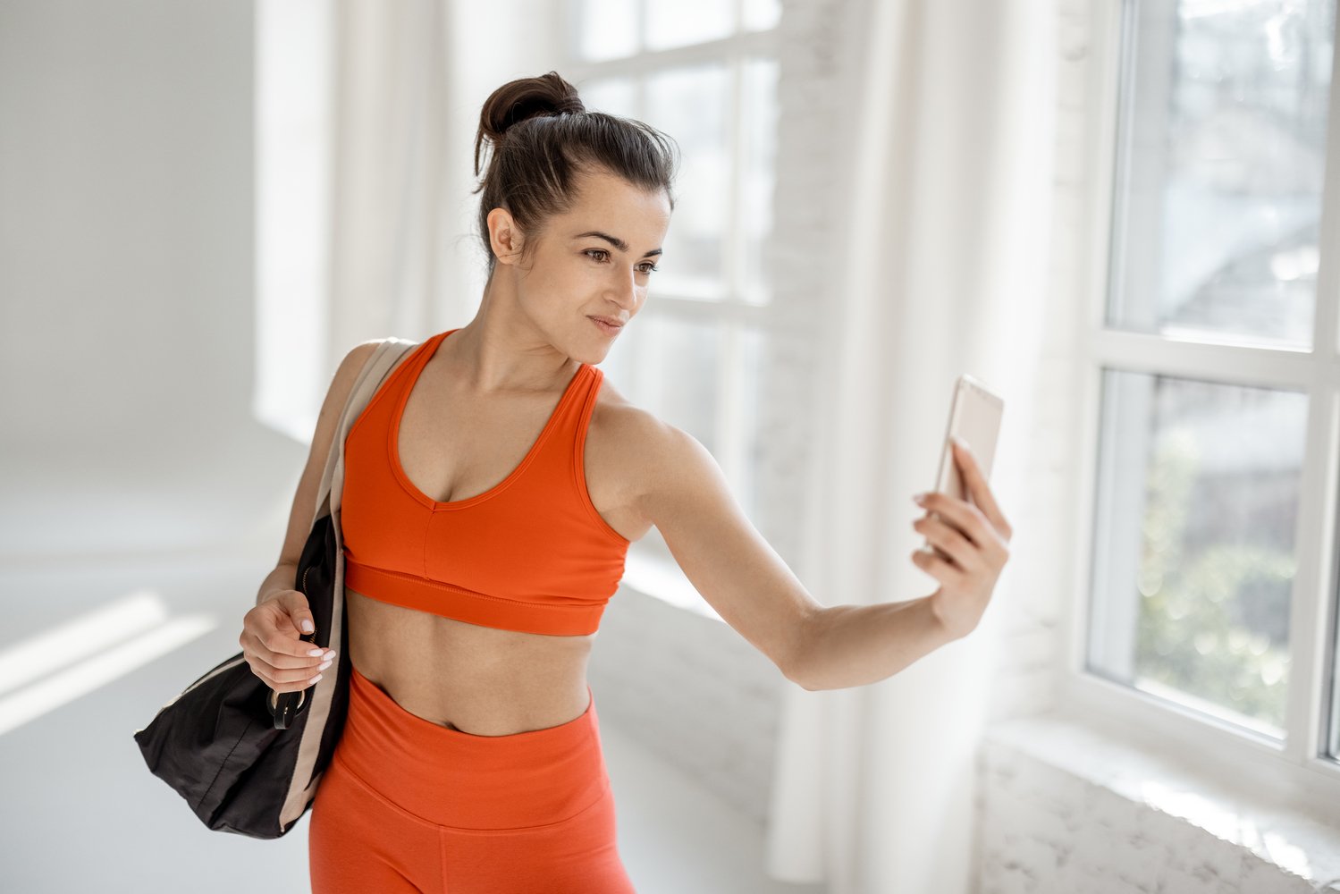 sports-woman-making-selfie-photo-at-gym-2022-01-18-23-33-59-utc